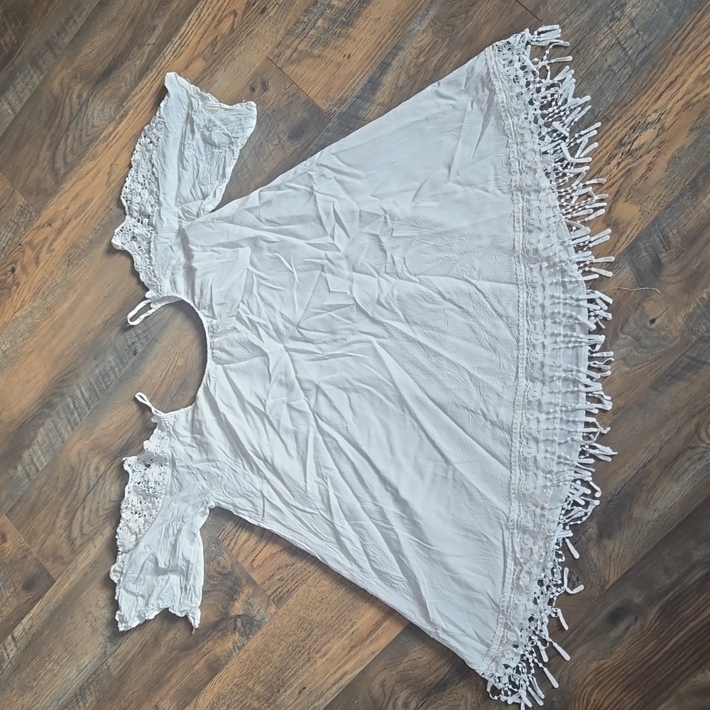Beautiful Women's White Tunic Top, L